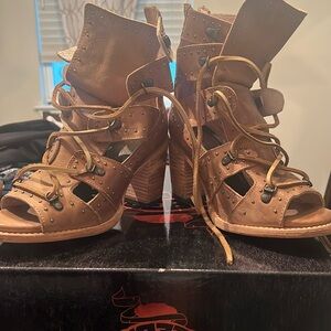 Freebird Brandy Boot size 8